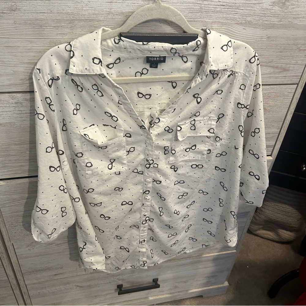 Torrid Womens 1x Plus White Glasses Madison Collared Button-Up Pockets - Picture 2 of 6